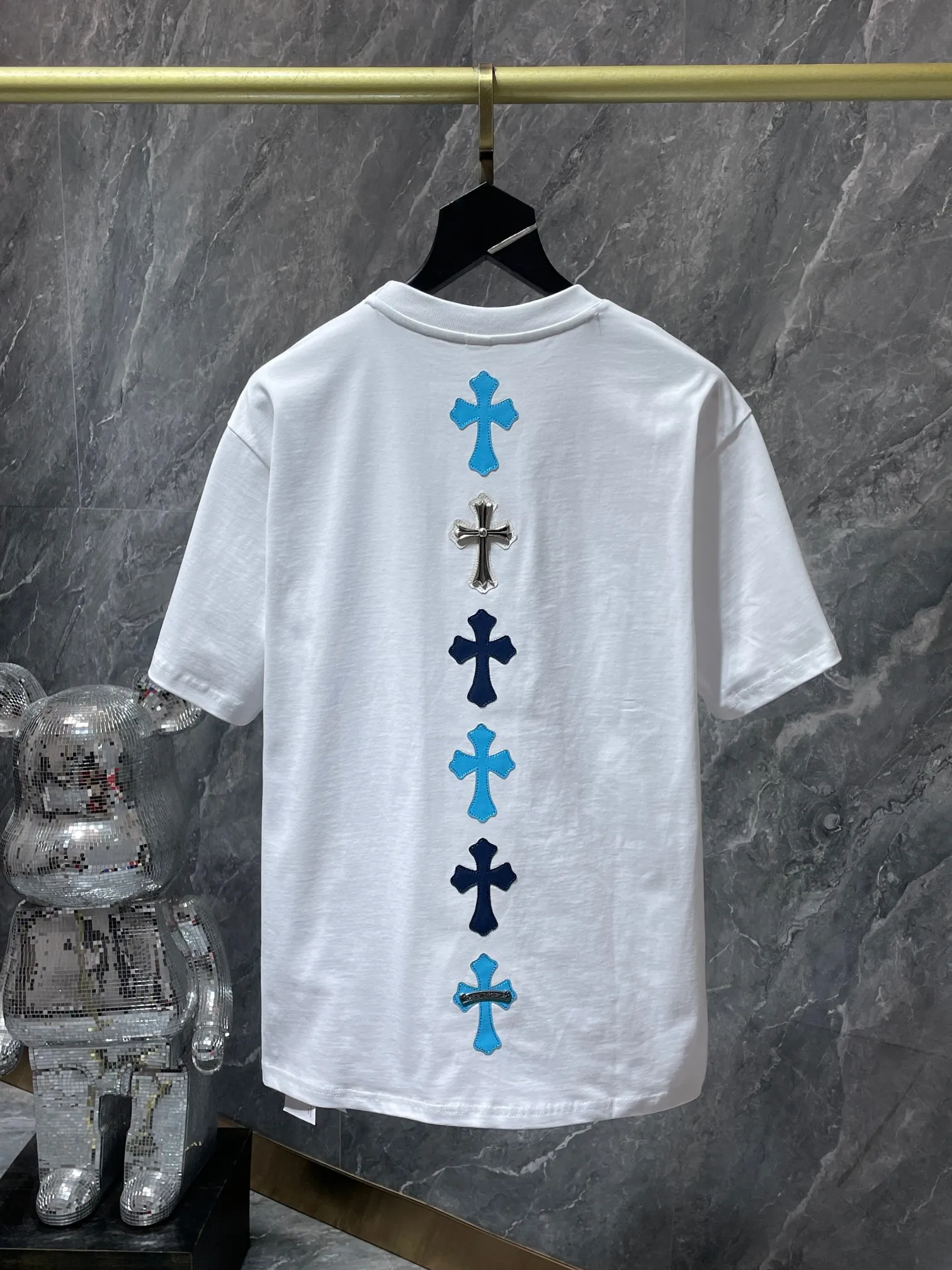 P164 New Chrome Hearts 25ss for summer. High gram weight, environmentally friendly and high-quality top-grade fabric. 260g~270g Chrome Hearts Heavy Industry color leather cross contrasting short sleeves. Counter synchronization. 1:1 replica version. Recommended color: white black. Size: S, M, L, XL.